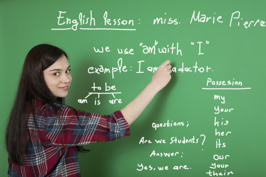 beautiful-english-student-study-english-lesson_s.jpg